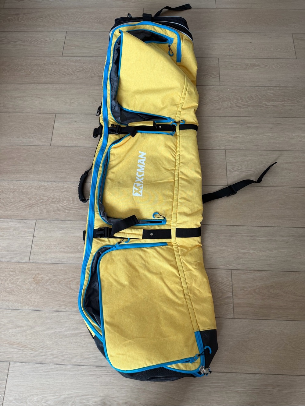 Yellow Travel Snowboard Bag with Blue Trim
